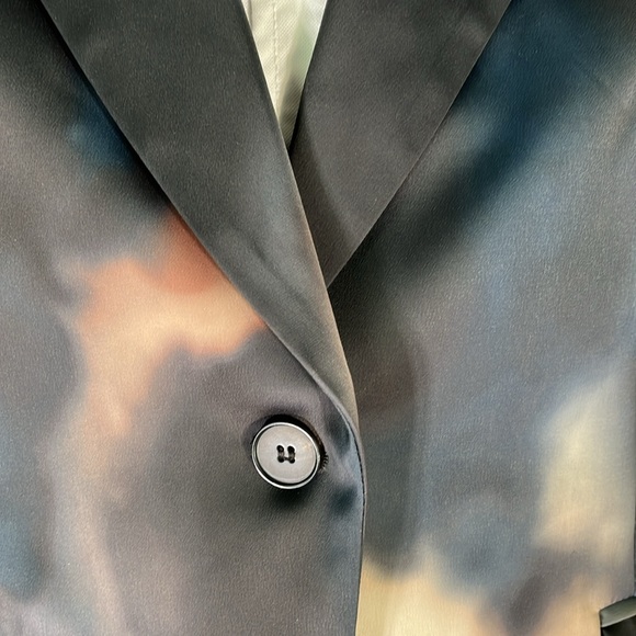 H&M Men's Tie Dye Classic Fit Blazer. Size: Large - Picture 3 of 12